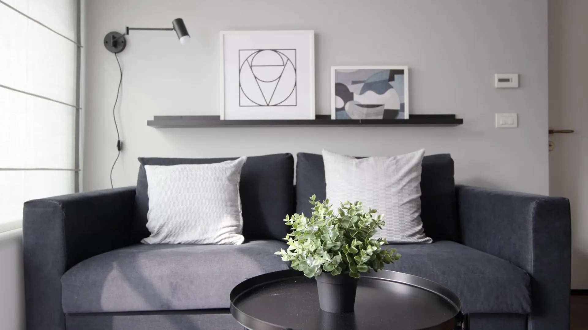 Penthouse With Patio & 2 Baths, 10 Min To Duomo Apartment Milan
