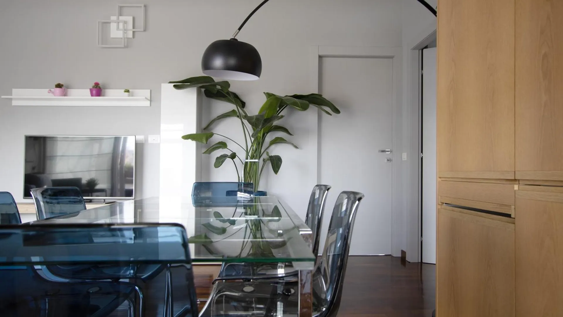 Penthouse With Patio & 2 Baths, 10 Min To Duomo Apartment Milan 0*,