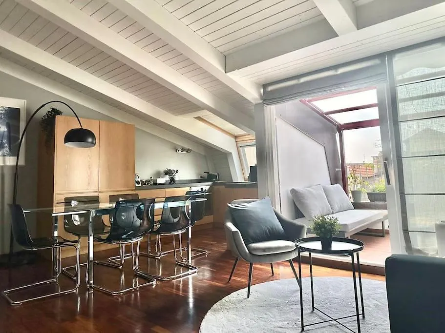 Penthouse With Patio & 2 Baths, 10 Min To Duomo Apartment Milan