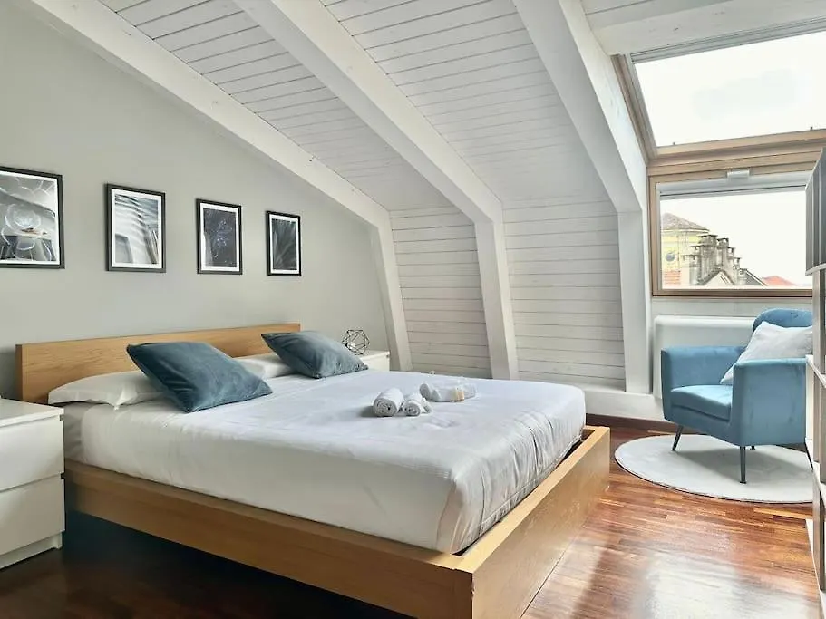 Penthouse With Patio & 2 Baths, 10 Min To Duomo Apartment Milan