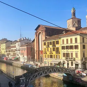 Canal View Historical Apartment
